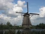 河畔の風車