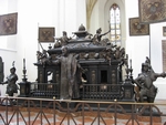 ルートヴィヒ４世の墓碑
