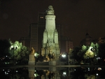 ドン・キホーテ像の夜景