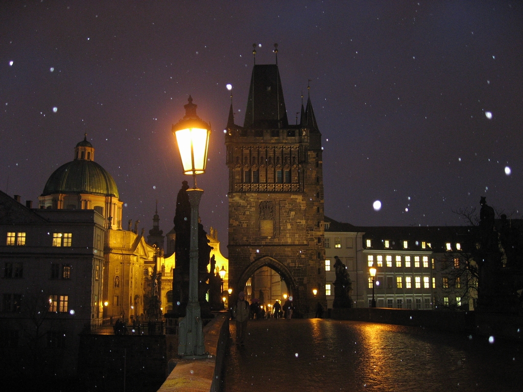 ヨーロッパの夜景のフリー写真 壁紙 ドイツ留学 旅行 生活のゲート Bundestor