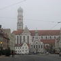 霧に覆われた聖ウルリヒ＆アフラ教会