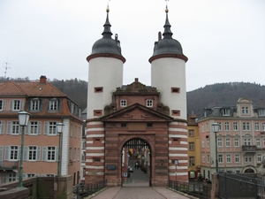 ブリュッケ門が構える旧市街入口