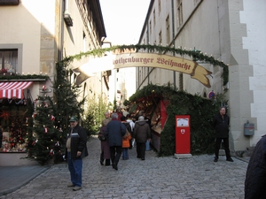 市庁舎裏手のクリスマスマルクト入口